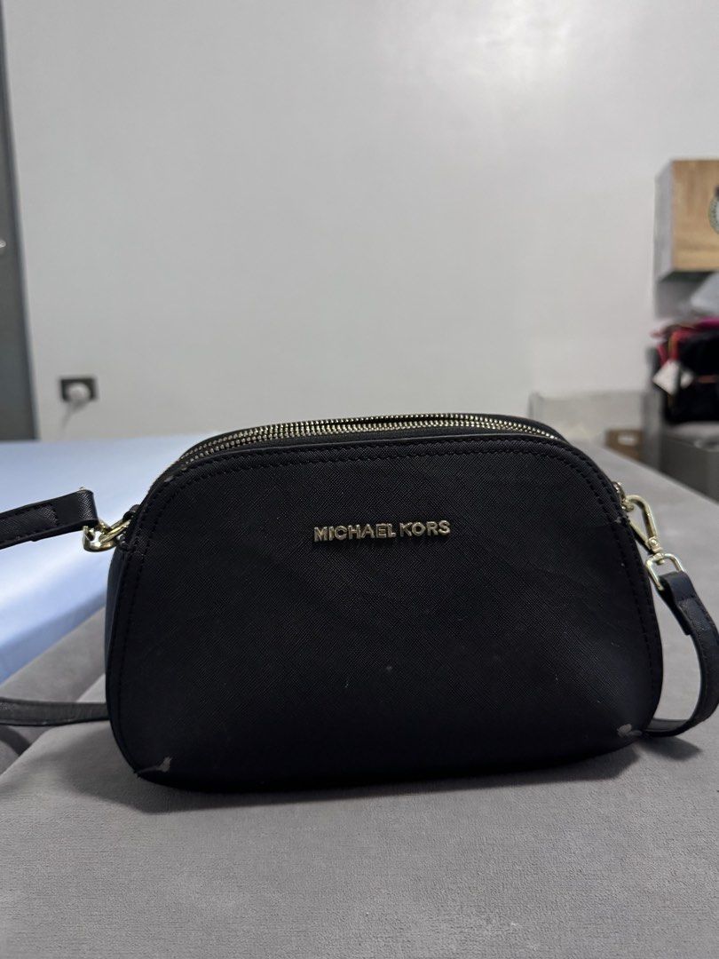 Michael Kors Shoulder bag (Category: Cross-body Bags) located in Cavite. Submitted by kaokao_declutter (Listing ID 1424074096, Image 1). Description: With damage, asking price ₱450 nalang even though we bought for much much higher than that, naiwanan kasi sa closet and di nagamit for a long time.