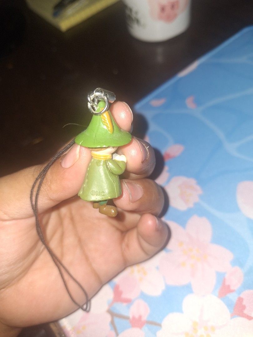 Moomin Anime Figure Keychain (Category: Character Goods) located in Calatagan. Submitted by zigi_finds (Listing ID 1424095980, Image 3). Description: - Anime figure collectible - Character in green outfit - Includes a string - Compact size, as shown in hand - Great for collectors!.