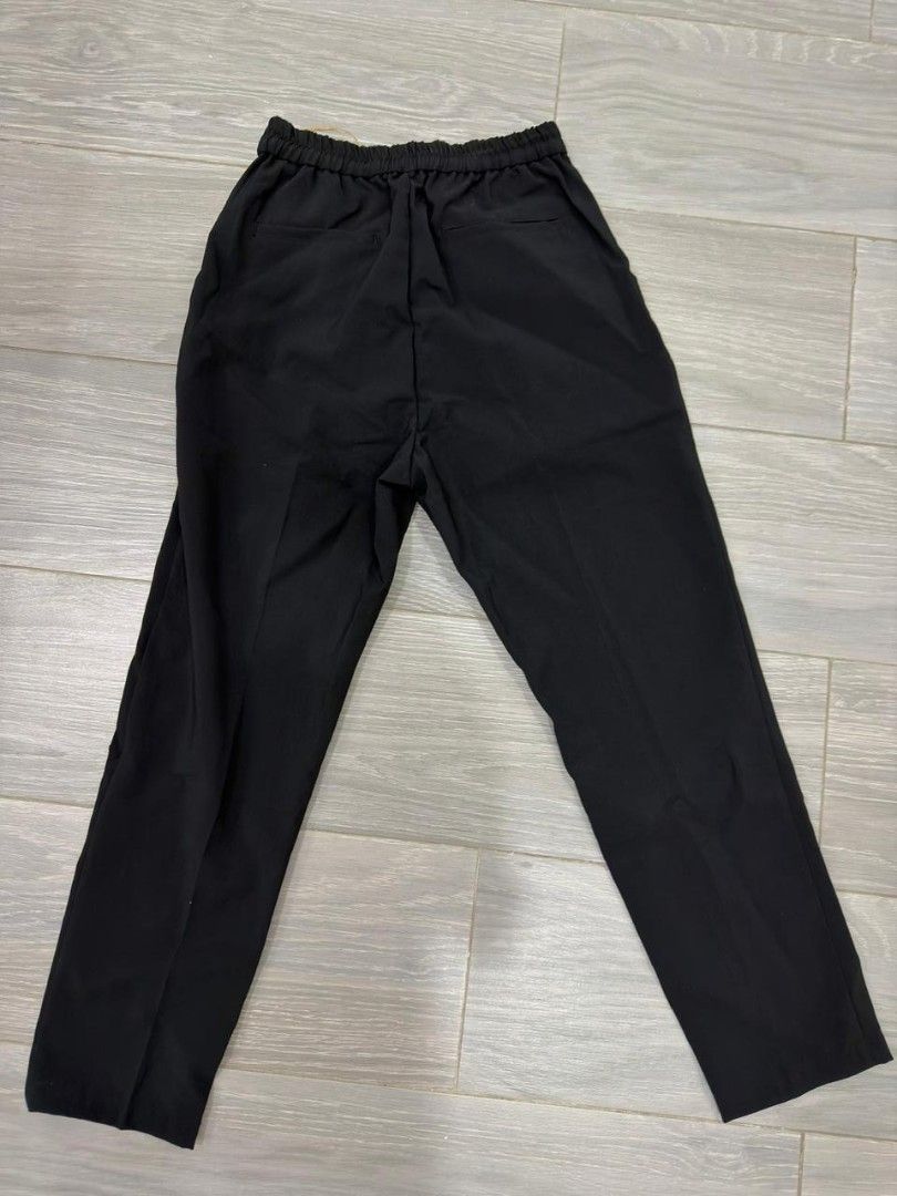 MUJI BLACK TAPERED PANTS (Category: Other Bottoms) located in Quezon City. Submitted by declutteritemsxx (Listing ID 1424093160, Image 2). Description: .