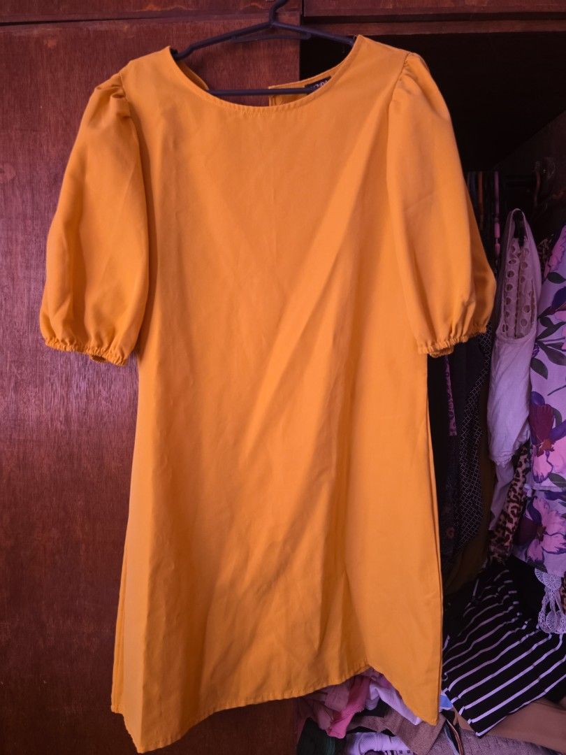 Mustard Yellow Top with Puff Sleeves (Category: Blouses) located in Munoz. Submitted by prelvdbycns (Listing ID 1424023661, Image 1). Description: - Mustard yellow color - Stylish puff sleeves - Round neckline - Relaxed fit used once - Lightweight fabric - Versatile for various occasions.