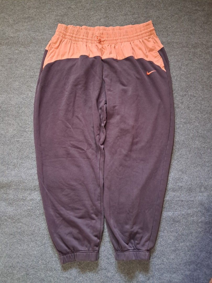 NIKE SPORTSWEAR ICON CLASH JOGGER (Category: Joggers) located in Silang. Submitted by segundalifestyle (Listing ID 1424023232, Image 1). Description: NIKE SPORTSWEAR ICON CLASH JOGGER PANTS PURPLE BUNGEE DRAWCORD Size XL on tag Waist 34-40 Length 38 inches Good condition No issue 9/10 color rate Mine 450 +sf only Location: Silang, Cavite DM📩📩.