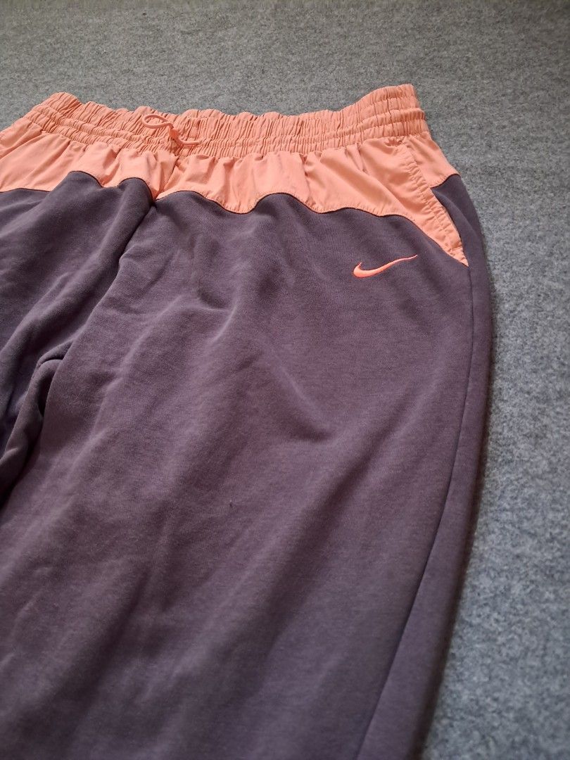 NIKE SPORTSWEAR ICON CLASH JOGGER (Category: Joggers) located in Silang. Submitted by segundalifestyle (Listing ID 1424023232, Image 2). Description: NIKE SPORTSWEAR ICON CLASH JOGGER PANTS PURPLE BUNGEE DRAWCORD Size XL on tag Waist 34-40 Length 38 inches Good condition No issue 9/10 color rate Mine 450 +sf only Location: Silang, Cavite DM📩📩.
