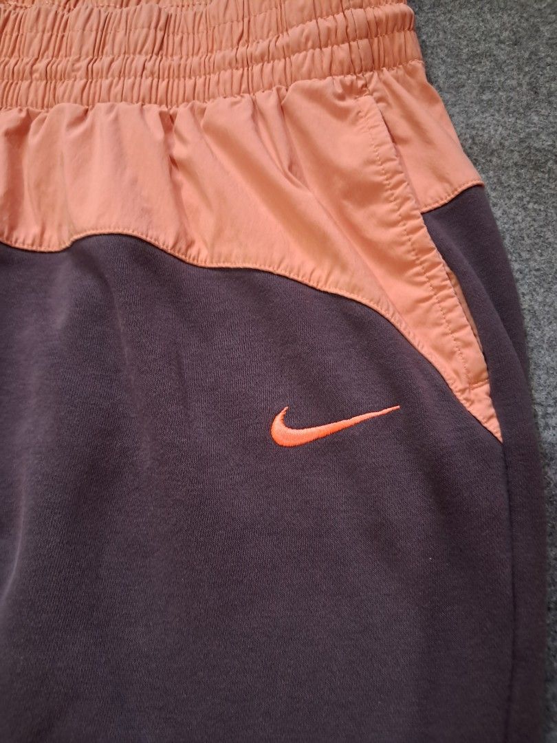 NIKE SPORTSWEAR ICON CLASH JOGGER (Category: Joggers) located in Silang. Submitted by segundalifestyle (Listing ID 1424023232, Image 3). Description: NIKE SPORTSWEAR ICON CLASH JOGGER PANTS PURPLE BUNGEE DRAWCORD Size XL on tag Waist 34-40 Length 38 inches Good condition No issue 9/10 color rate Mine 450 +sf only Location: Silang, Cavite DM📩📩.