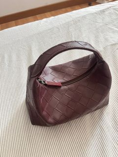 (Category: ) located in . Submitted by timetoclearwardrobe (Listing ID 1423973832, Image 1). Description: .