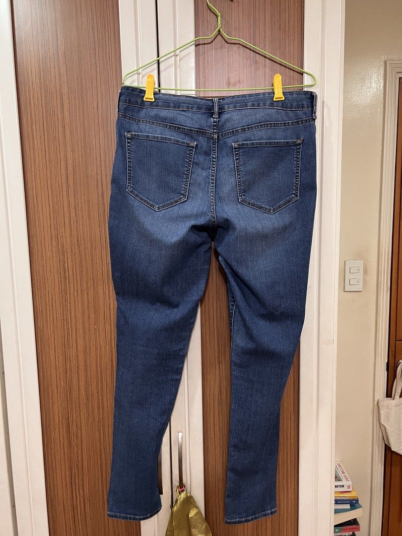 Old Navy Denim Jeans (Category: Jeans) located in Quezon City. Submitted by lightningdream (Listing ID 1424104466, Image 2). Description: Dark wash slim fit jeans in size 12.