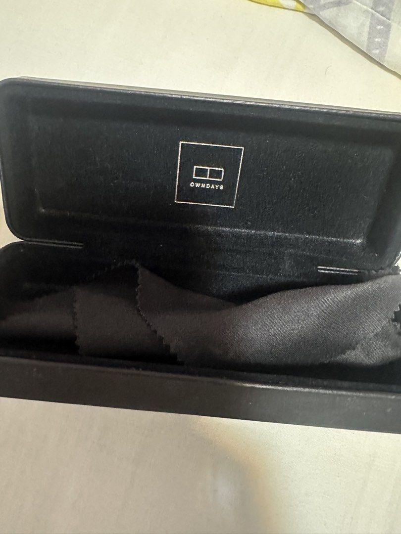 OWNDAYS Eyeglasses (Category: Sunglasses & Eyewear) located in Manila. Submitted by quaranthings (Listing ID 1424060826, Image 2). Description: - like new - lady owned - with box and cleaning cloth .