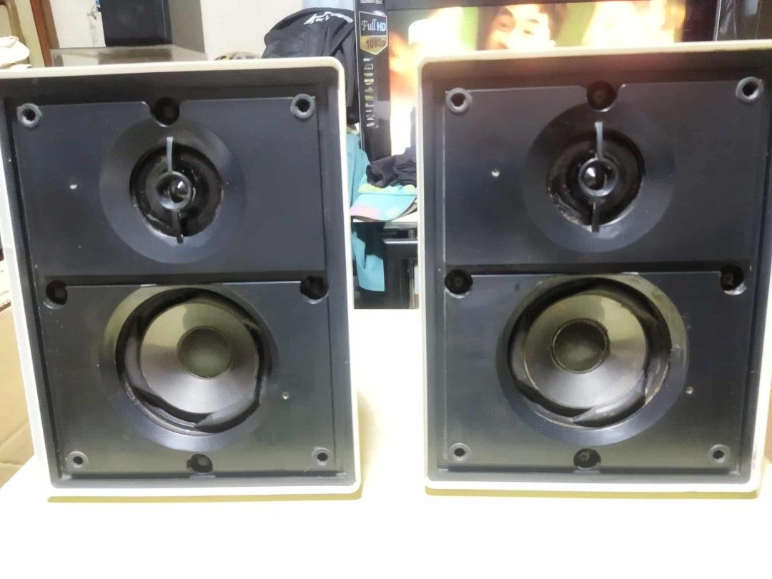 Panasonic 2 way speaker system (Category: Soundbars, Speakers & Amplifiers) located in Pasay City. Submitted by marineljapansurplus (Listing ID 1366195345, Image 2). Description: Panasonic 2 way Speaker System SB-SX450 Good working condition. Super sounds Impedance 6ohms Max 40W Dimension HxWxD 10inches x 7¾inches x 5inches Issue me butas dust cover, pwede nyo palitan Yun tela nya Ng manipis para presentable. As is.. Price: ₱900 Location: Cabrera