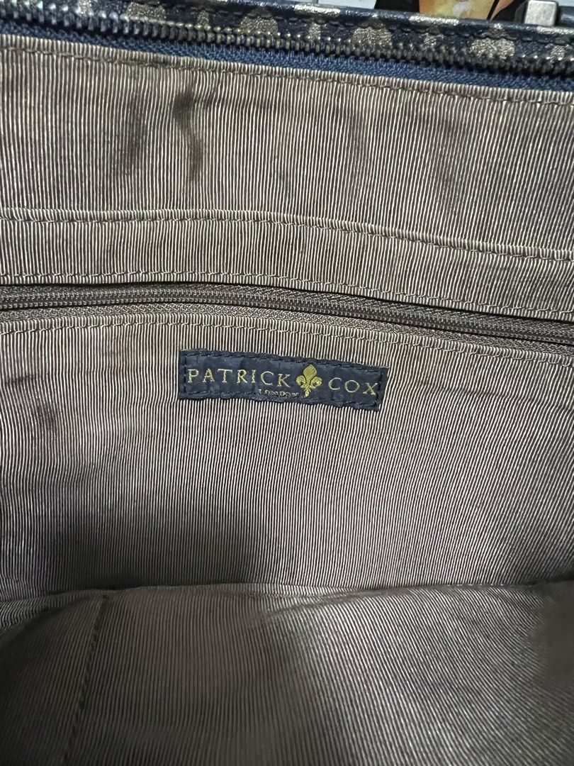 Patrick Cox Tote Bag (Category: Luxury Bags & Wallets) located in Dasmarinas. Submitted by corruptdot (Listing ID 1424019469, Image 2). Description: - Patrick Cox tote bag - Black and gold fleur-de-lis pattern - Features a top handle - Secure zipper closure - Interior lined with striped fabric - Includes brand label - Durable material.