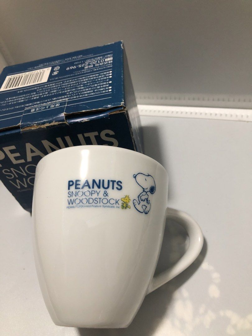 Peanuts Snoopy & Woodstock Mug (Category: Coffee & Tea Tableware) located in Manila. Submitted by rey_stat.store (Listing ID 1424133499, Image 1). Description: - Snoopy and Woodstock mug - Features the Peanuts logo and character illustrations in blue - White mug body - Includes original box - Ideal for Peanuts enthusiasts.