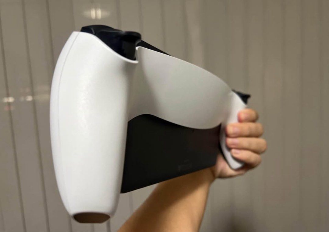 PlayStation Portal (Category: PlayStation) located in Caloocan City. Submitted by truedeer.aef77b (Listing ID 1424001277, Image 2). Description: Like new with box, protector, Dobe casing.