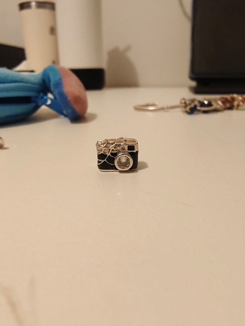Pre-loved Pandora Marvel Spiderman Camera Selfie Charm (Category: Charms) located in Manila. Submitted by rivantolin (Listing ID 1422946029, Image 1). Description: 100% Authentic Nakailang linis na sa Pandora Store 😊 DM me for more pictures or videos.