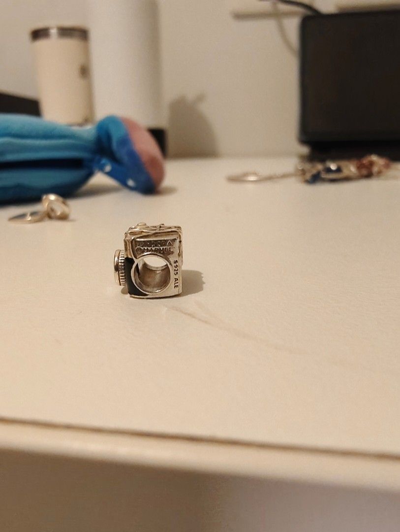 Pre-loved Pandora Marvel Spiderman Camera Selfie Charm (Category: Charms) located in Manila. Submitted by rivantolin (Listing ID 1422946029, Image 2). Description: 100% Authentic Nakailang linis na sa Pandora Store 😊 DM me for more pictures or videos.
