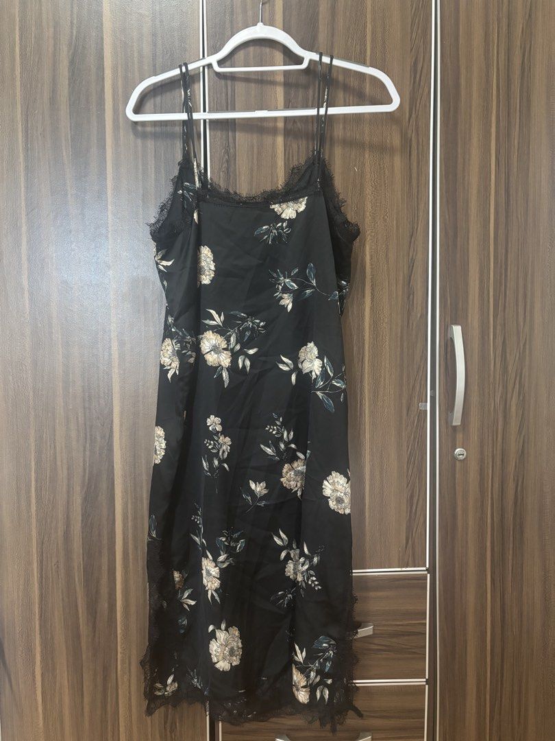 Pull&Bear Floral Slip Dress with Slits (Category: Dresses) located in Quezon City. Submitted by wanderlostshop (Listing ID 1424058647, Image 2). Description: - Pull&Bear slip dress - Black base with floral print - Lace detailing - Spaghetti straps - V-neck - Midi length - Size M Excuse the dress, it hasn’t been ironed out..