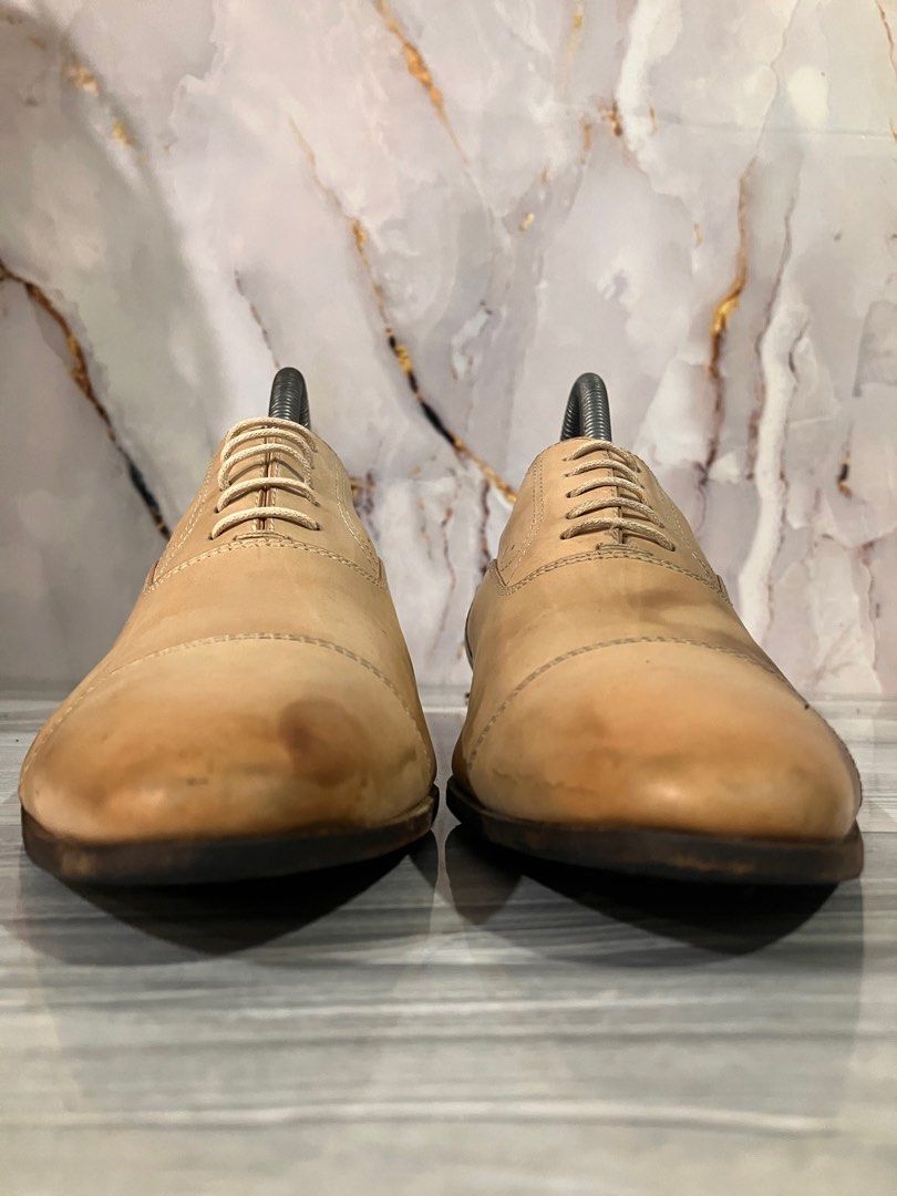 SANTONI ELEGANT LEATHER SHOES SIZE 7 MEN (Category: Flats & Sandals) located in General Mariano Alvarez. Submitted by adonid (Listing ID 1423977710, Image 3). Description: SANTONI ELEGANT LEATHER SHOES ORIGINAL SANTONI ELEGANT LEATHER SHOES GOOD CONDITION NORMAL SIGN OF USAGE ONLY NASA PIC NA ISSUE SIZE 7 MEN.