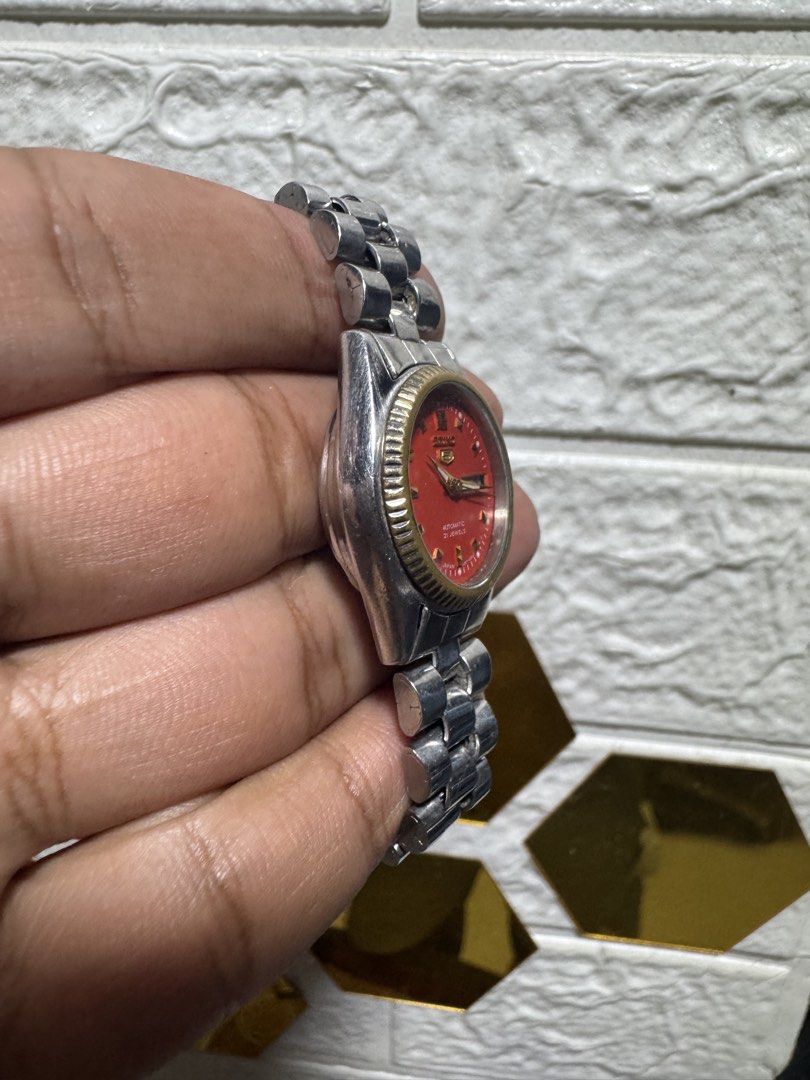Seiko 5 Automatic 21 Jewels Watch red dial (Category: Women's Watches) located in Quezon City. Submitted by angace13 (Listing ID 1424119253, Image 3). Description: selling my seiko red dial women's watch automatic ready to use good na good po yan clean glass pm nlng sa may gusto ty.