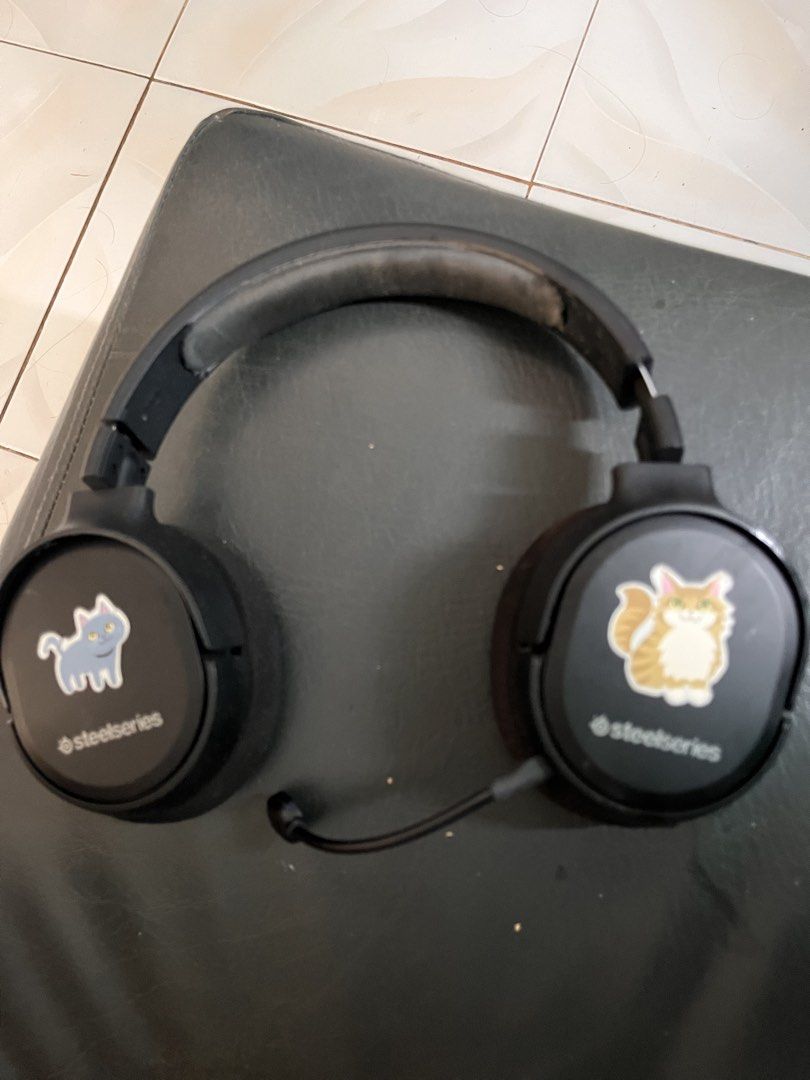 SteelSeries Arctis 1 Wireless Gaming Headset (Category: Headphones & Headsets) located in Daet. Submitted by swifttiger_d90e6b (Listing ID 1423995001, Image 1). Description: SteelSeries Arctis 1 Wireless gaming headset. Features a detachable ClearCast noise-cancelling microphone. It has a steel-reinforced adjustable headband. The earcups have a blue geometric pattern. Includes multiple cables and a USB dongle for wireless connectivity. The earcup