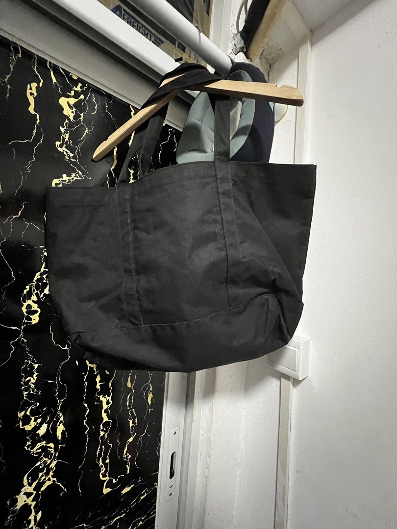 Stussy Black Tote Bag (Category: Tote Bags) located in Dasmarinas. Submitted by corruptdot (Listing ID 1424009944, Image 3). Description: - Black Stussy tote bag - Embroidered Stussy logo - Durable fabric - Two handles for carrying - Spacious design.