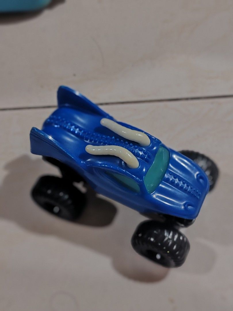 take all Hot Wheels Monster Truck (Category: Vehicle & Diecast Models) located in Pasig City. Submitted by geraldnee28280 (Listing ID 1424161833, Image 2). Description: - Hot Wheels Monster Truck Collection - Includes: - Green truck with orange accents - Blue truck with white accents - Green truck - Blue truck details: "Made in Indonesia" and "©1986 Mattel".