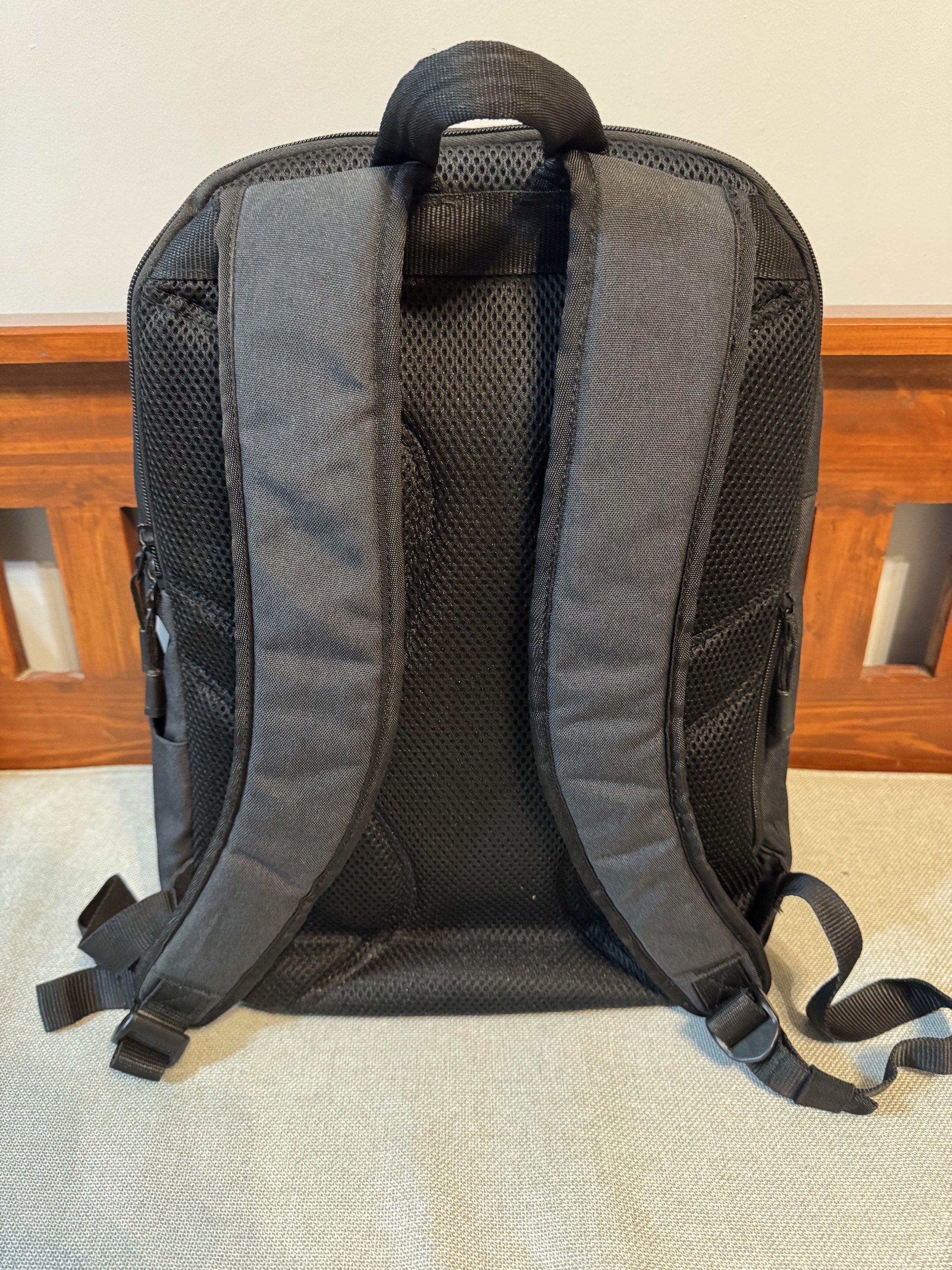 Targus Laptop Backpack (Category: Backpacks) located in San Pedro. Submitted by erixorcist (Listing ID 1424089586, Image 3). Description: Targus Backpack No Damage 100% Soft cloth on the Laptop Bay Fits 16-17 Inch Lappys Non Negotiable.