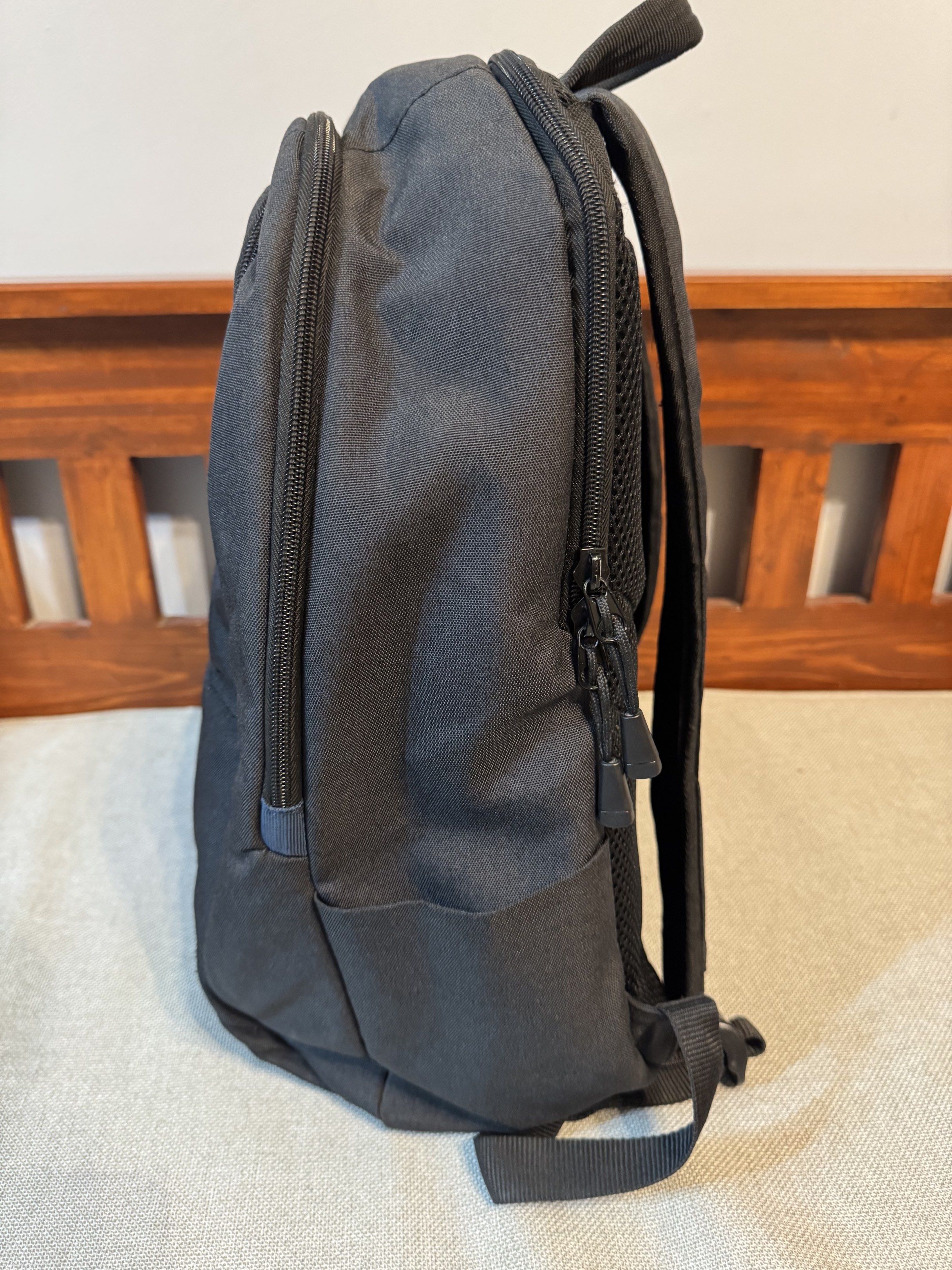 Targus Laptop Backpack (Category: Backpacks) located in San Pedro. Submitted by erixorcist (Listing ID 1424089586, Image 2). Description: Targus Backpack No Damage 100% Soft cloth on the Laptop Bay Fits 16-17 Inch Lappys Non Negotiable.