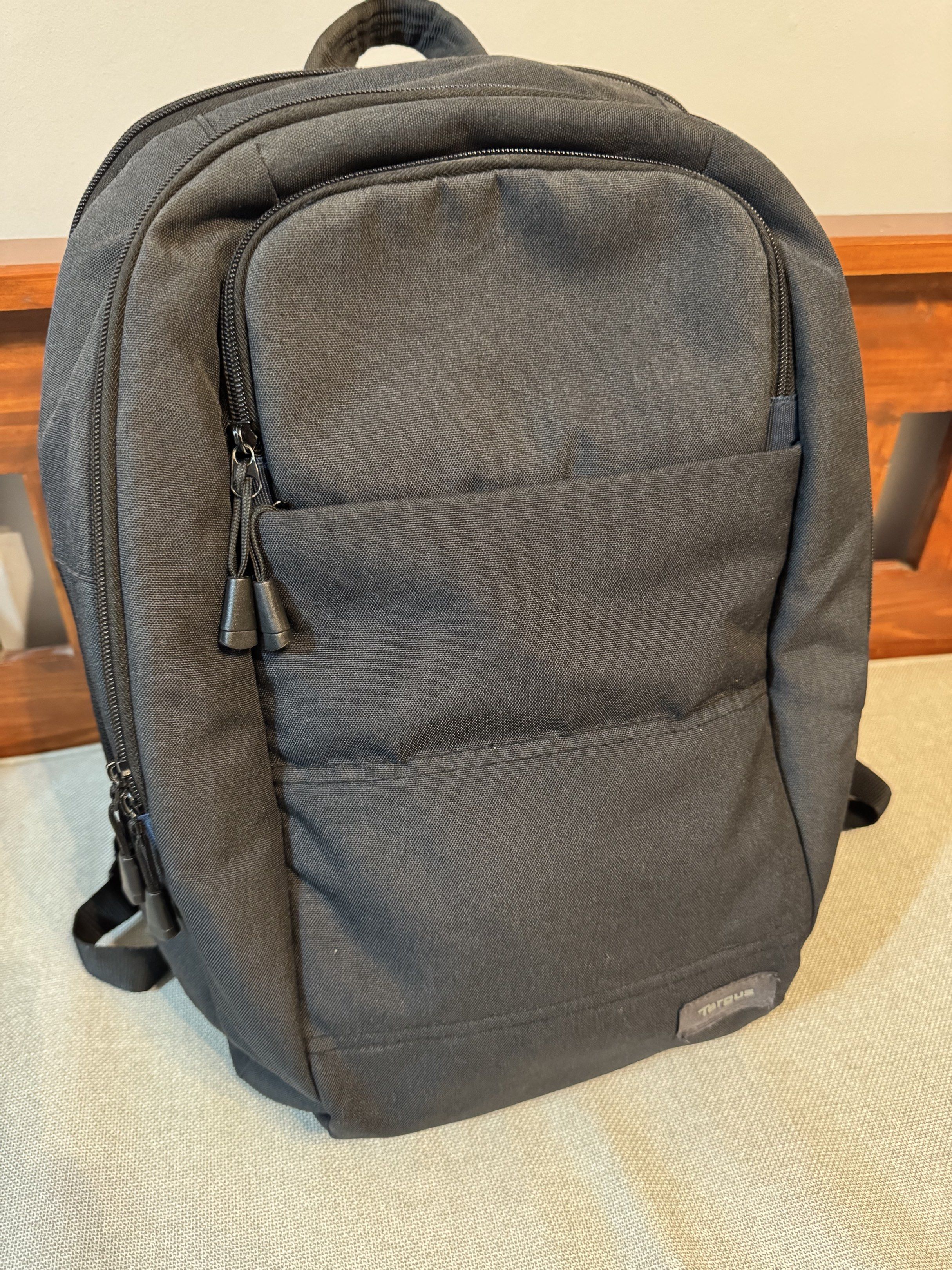 Targus Laptop Backpack (Category: Backpacks) located in San Pedro. Submitted by erixorcist (Listing ID 1424089586, Image 1). Description: Targus Backpack No Damage 100% Soft cloth on the Laptop Bay Fits 16-17 Inch Lappys Non Negotiable.