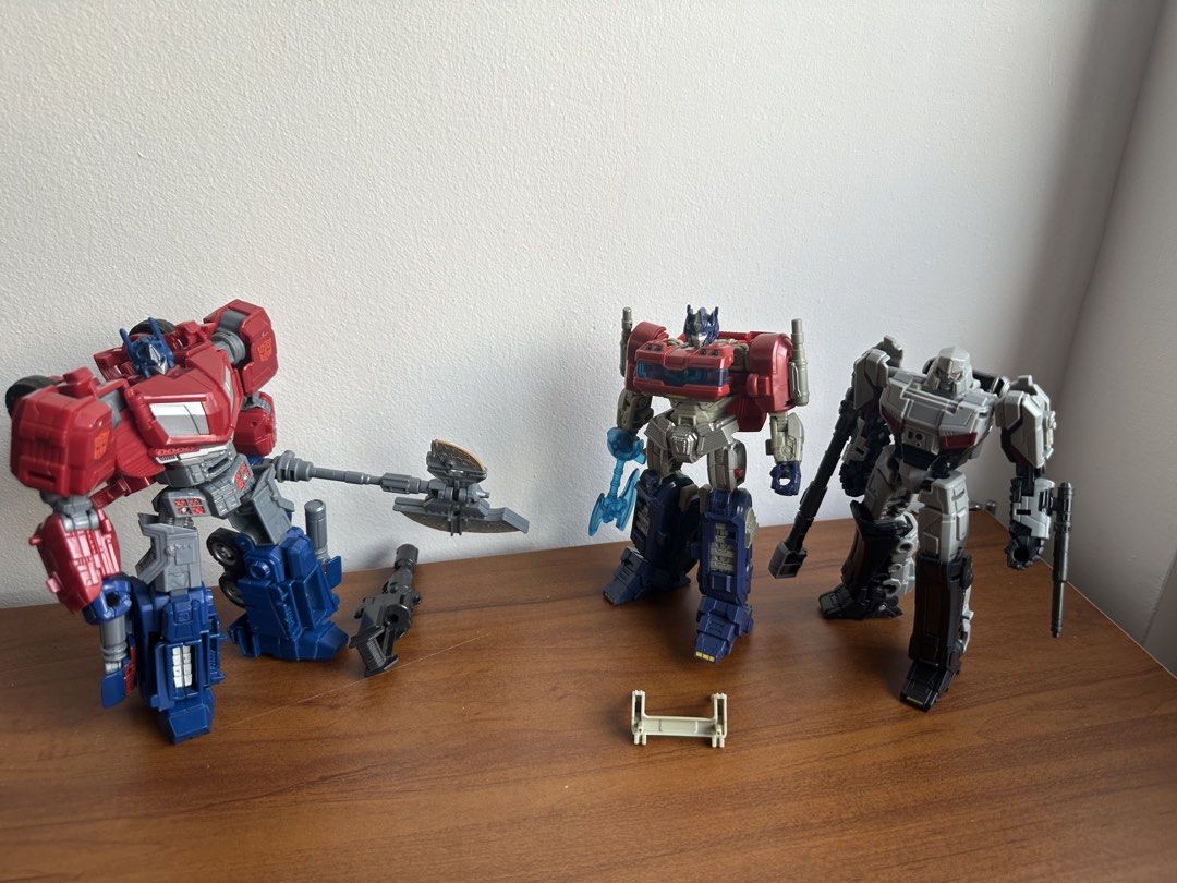 Transformers bundle (Category: Toy Figures) located in Singapore. Submitted by urfriendlybenchwarmer (Listing ID 1424074850, Image 1). Description: TF one figures have boxes Good condition on all.