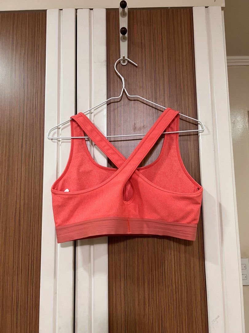 Under Armour Sports Bra (Category: Activewear) located in Quezon City. Submitted by lightningdream (Listing ID 1424103643, Image 2). Description: - Coral-colored Under Armour sports bra - Racerback design - Size: G/LG - Features the Under Armour logo on the band - Made of a textured material - Ideal for various workout activities.