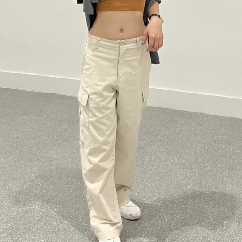 Uniqlo Cream Cargo Pants (Category: Other Bottoms) located in Caloocan City. Submitted by _gmjs (Listing ID 1424141770, Image 1). Description: .
