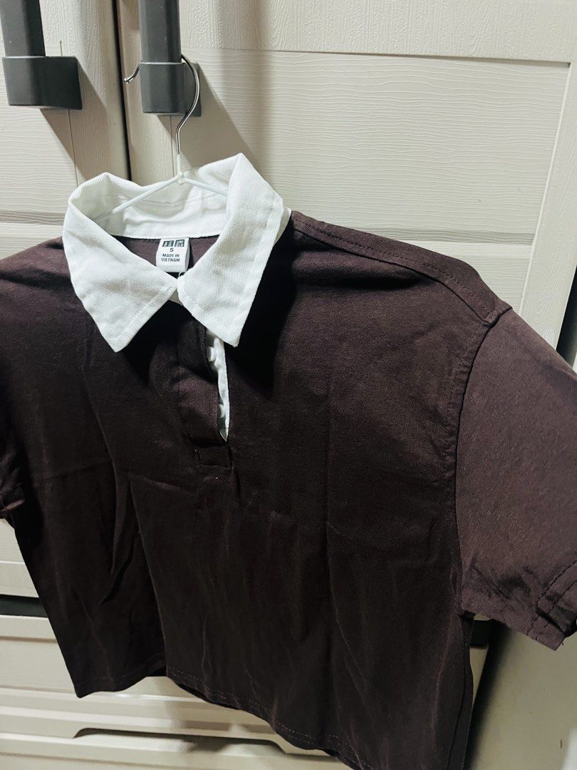 UNIQLO INSPIRED CROPPED COLLARED SHIRT (Category: Shirts) located in Bulacan. Submitted by neiijj (Listing ID 1424145755, Image 2). Description: USED ONCE‼️ DECLUTTERING- PERSONAL USE - Uniqlo Inspired Rugby Shirt - Color: Dark Brown with White Collar - Size: S-M - Features: Short Sleeves, Button-up Neckline - Made in Vietnam - Perfect for everyday wear.