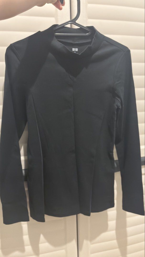 Uniqlo Long Sleeve Top (Category: Blouses) located in Manila. Submitted by cai.pe (Listing ID 1424129516, Image 2). Description: - Uniqlo black long sleeve top - Mock neck design - Fitted silhouette - Size: M - Made in Vietnam - Versatile for layering or standalone wear Original price: 1299.
