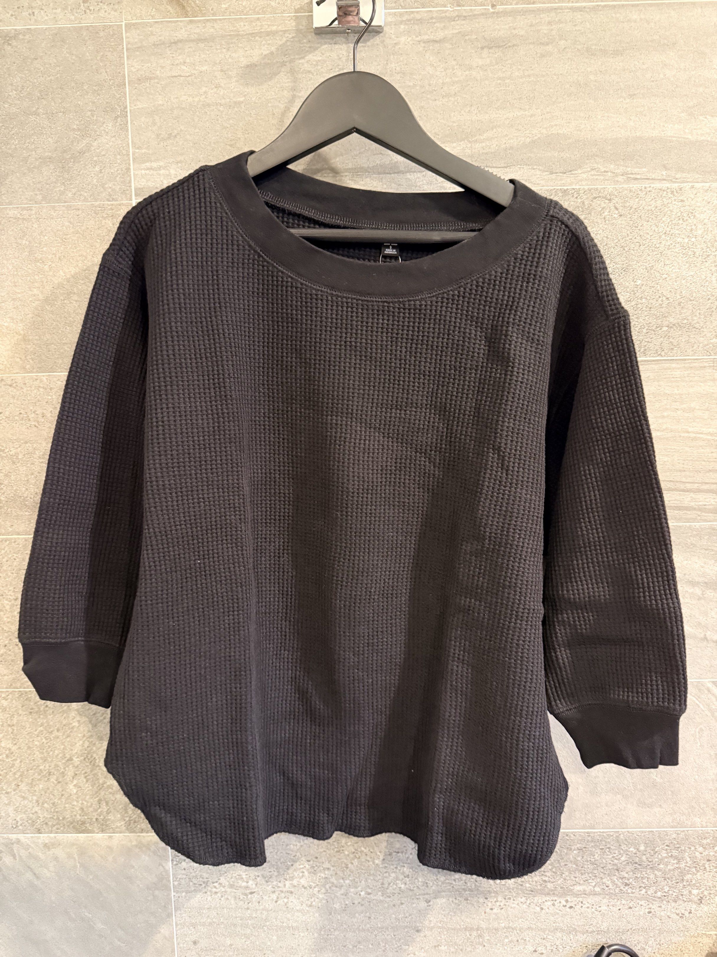 Uniqlo Waffle 3/4 sleeves (Black) (Category: Longsleeves) located in Quezon City. Submitted by aml2020 (Listing ID 1423978049, Image 1). Description: Uniqlo Waffle 3/4 sleeves Used less than 5x Size S Strictly no meetups/COD/payment upon pickup payment via Gcash/BPI QR only.