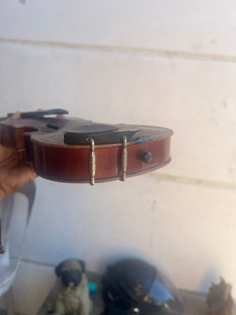 Vintage Violin with Case and Bow (Category: Musical Instruments) located in Bulacan. Submitted by babz30261 (Listing ID 1424011858, Image 3). Description: Suzuki vintage Violin 1/8 AS IS 980 ONLYYY We deliver nationwide .