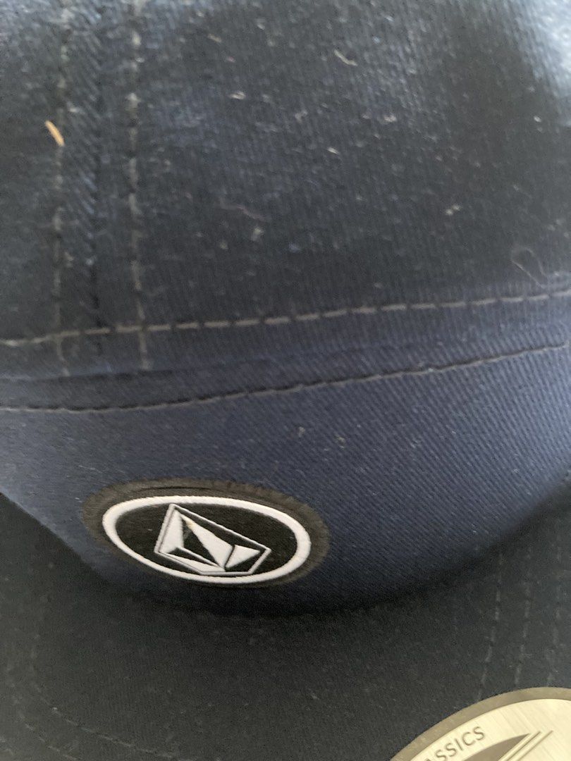 Volcom Snapback Cap (Category: Cap & Hats) located in Ampang. Submitted by hartanah_malaya (Listing ID 1424085686, Image 2). Description: - Navy blue Volcom snapback cap - Features the Volcom logo - Adjustable snapback closure - Classic five-panel design - Volcom branding on the interior.