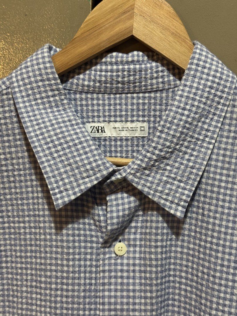Zara Checkered Boxy Polo Short Sleeve (Category: Tshirts & Polo Shirts ) located in Quezon City. Submitted by huerator (Listing ID 1424129027, Image 3). Description: Zara Checkered Boxy Polo Short Sleeve (gingham pattern) ₱700 Size XL 23W x 30L Only tried on; never used.