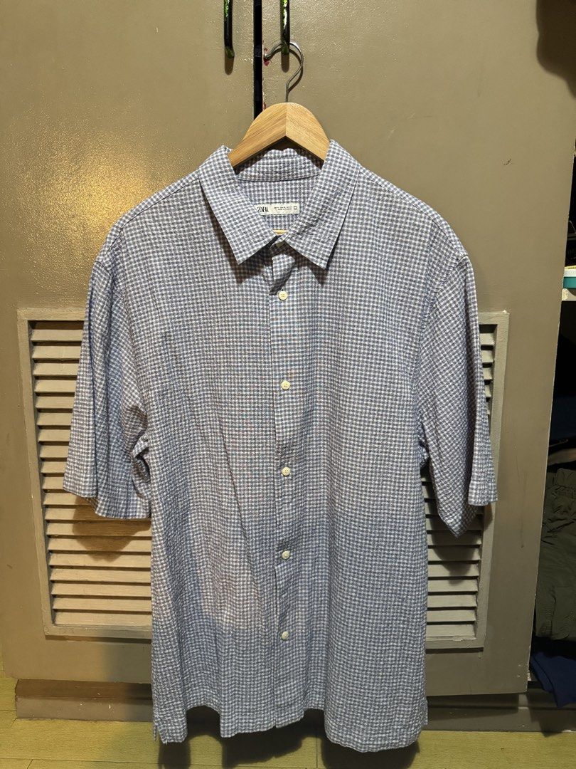 Zara Checkered Boxy Polo Short Sleeve (Category: Tshirts & Polo Shirts ) located in Quezon City. Submitted by huerator (Listing ID 1424129027, Image 2). Description: Zara Checkered Boxy Polo Short Sleeve (gingham pattern) ₱700 Size XL 23W x 30L Only tried on; never used.