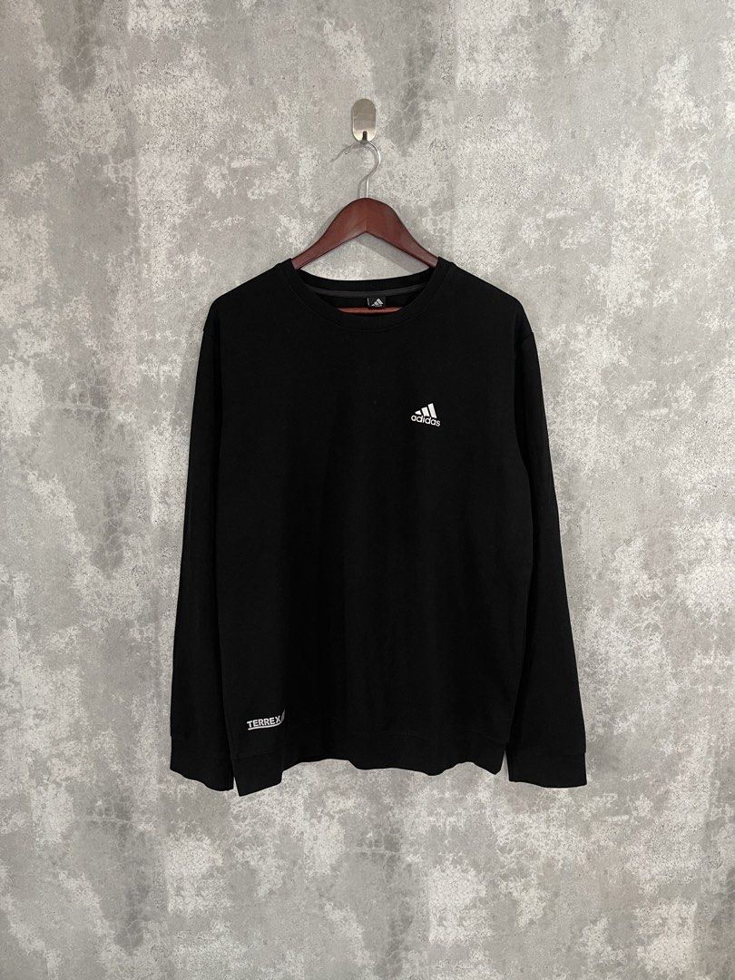 Adidas Black Sweatshirt XXL (Category: Coats, Jackets and Outerwear) located in Manila. Submitted by remixdripcollections (Listing ID 1425721625, Image 1). Description: - Adidas Black Sweatshirt - Size: 6XL - Features the iconic Adidas logo - Classic black color - Perfect for casual wear Length 29 Width 24.