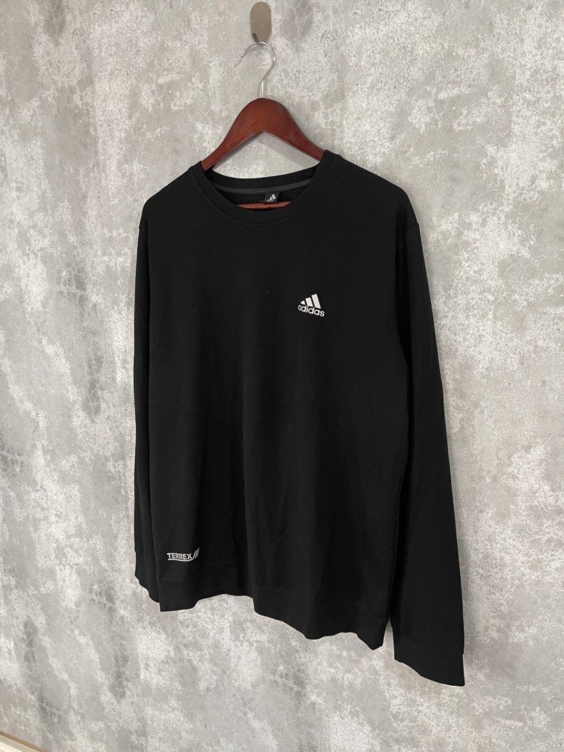 Adidas Black Sweatshirt XXL (Category: Coats, Jackets and Outerwear) located in Manila. Submitted by remixdripcollections (Listing ID 1425721625, Image 2). Description: - Adidas Black Sweatshirt - Size: 6XL - Features the iconic Adidas logo - Classic black color - Perfect for casual wear Length 29 Width 24.