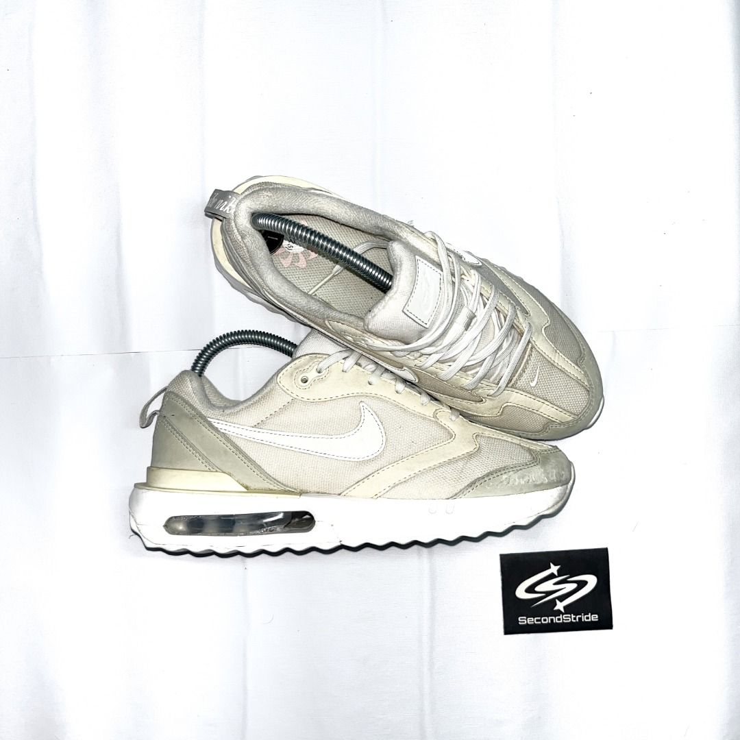 AIR MAX DAWN (Category: Sneakers) located in Manila. Submitted by 2ndstride (Listing ID 1425651916, Image 1). Description: VERY GOOD CONDITION US 8.5 / EUR 40 / 25.5 CM PRICE 549 Disclaimer: SecondStride is an independent seller. All brand names and trademarks belong to their respective owners. No brand affiliation implied..