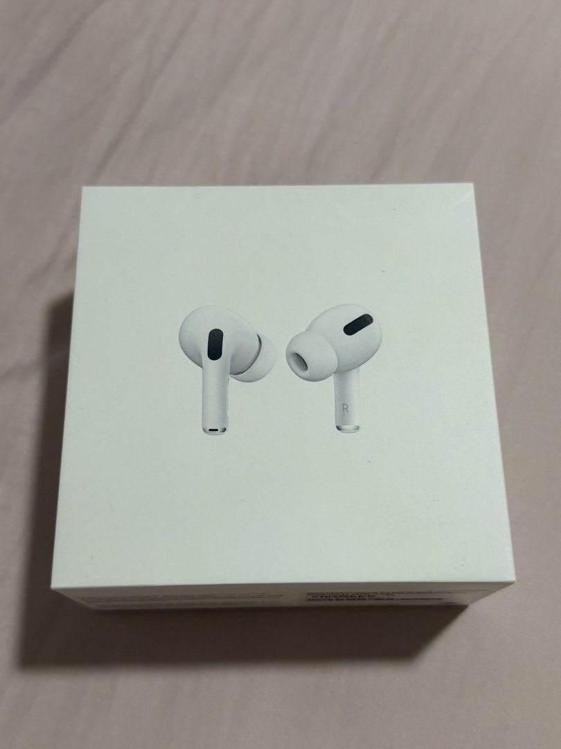 AirPods Pro with Wireless Charging Case