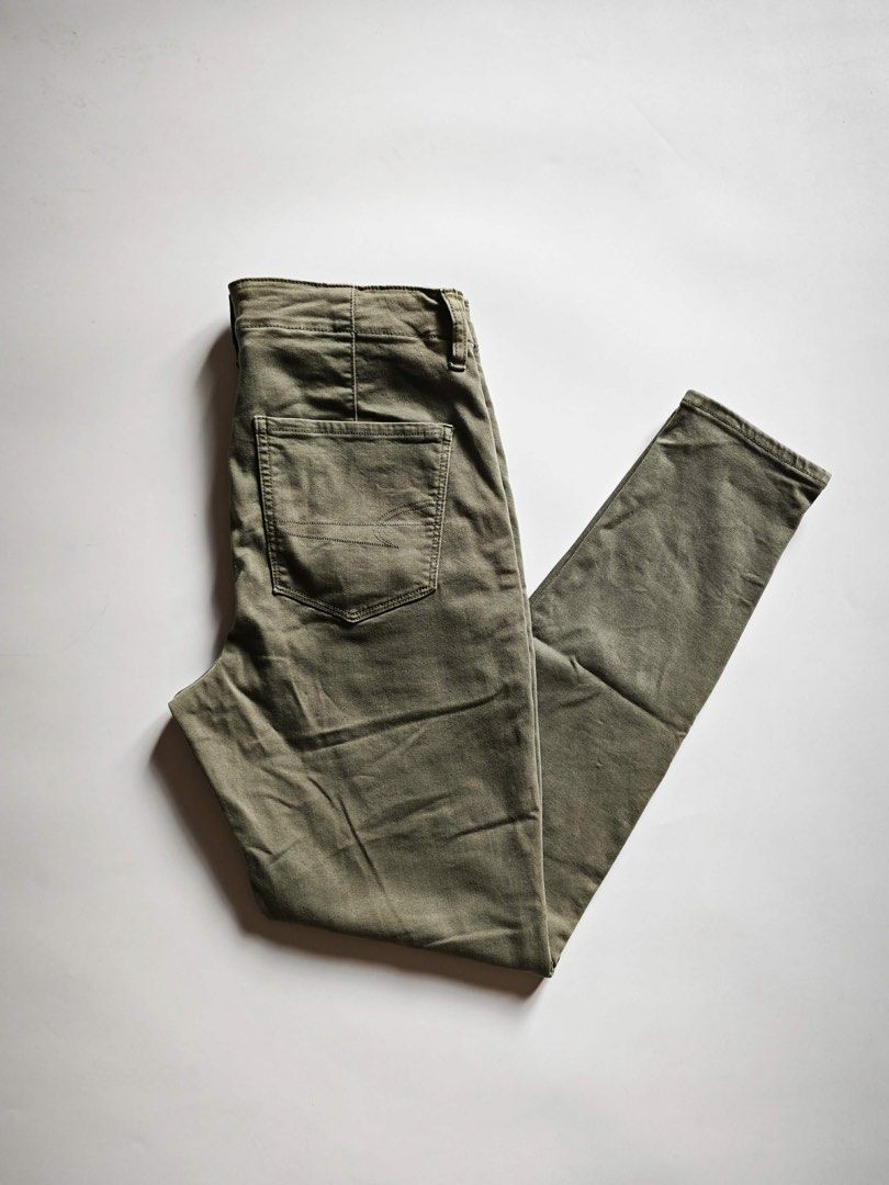 American Eagle Hi-Rise Jegging Jeans (Category: Jeans) located in Makati City. Submitted by WGarci07 (Listing ID 1425672540, Image 3). Description: - American Eagle -Rise Jegging Jeans - Size: Medium - Dimes: 32-33 waist stretchable 39 length - Olive green color - Stylish design with front pockets Excellent Condition.