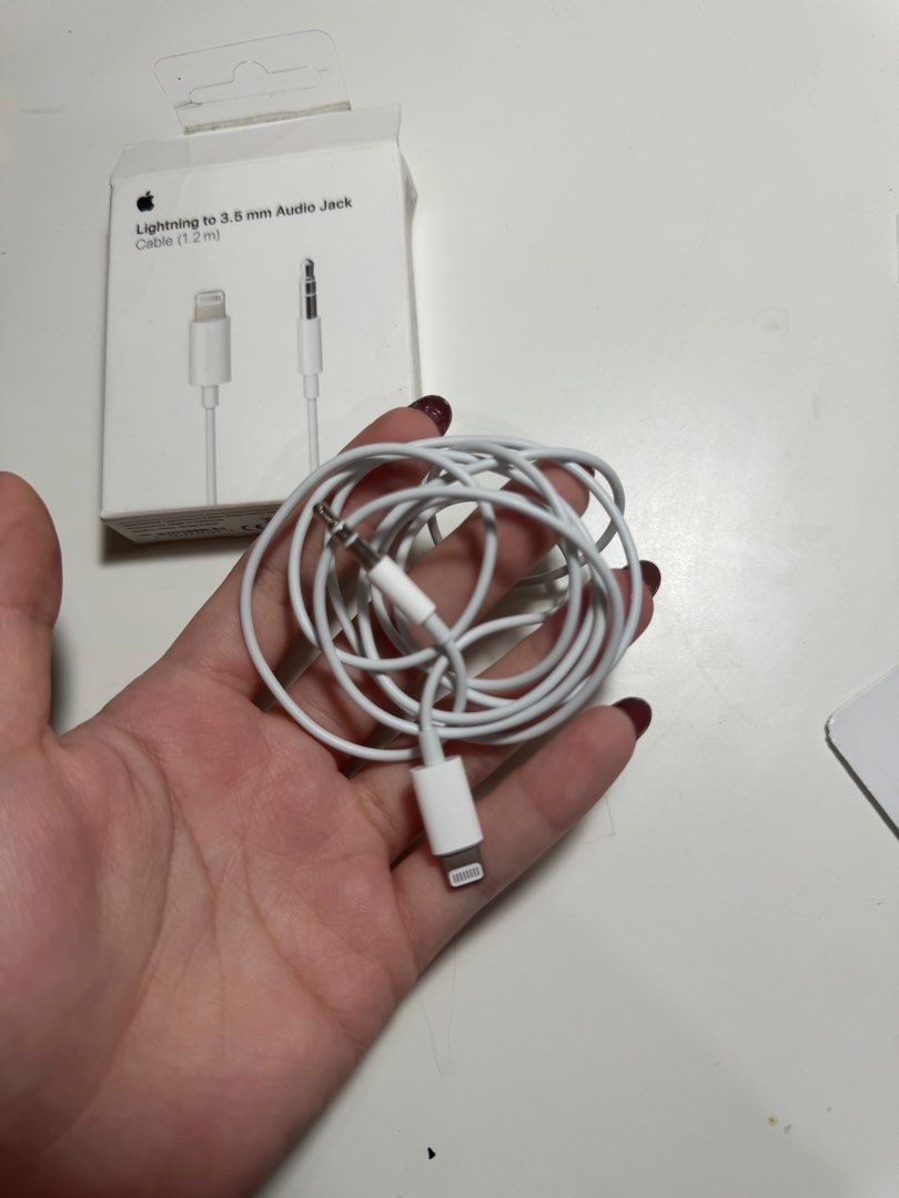 Apple Lightning to 3.5 mm Audio Jack (Category: Chargers & Cables) located in Manila. Submitted by miffybuyandsells (Listing ID 1425797883, Image 3). Description: - only used once in the plane - got this at an airport (forgot where sorry) - shipping to be shouldered by the buyer - MOP: gcash or bank transfer.