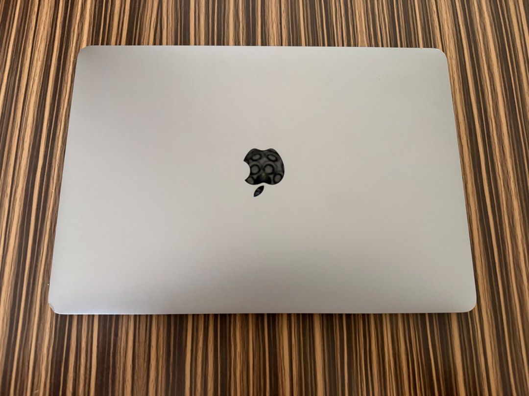 Apple MacBook Pro 13in 2017 - Silver412338506926008320