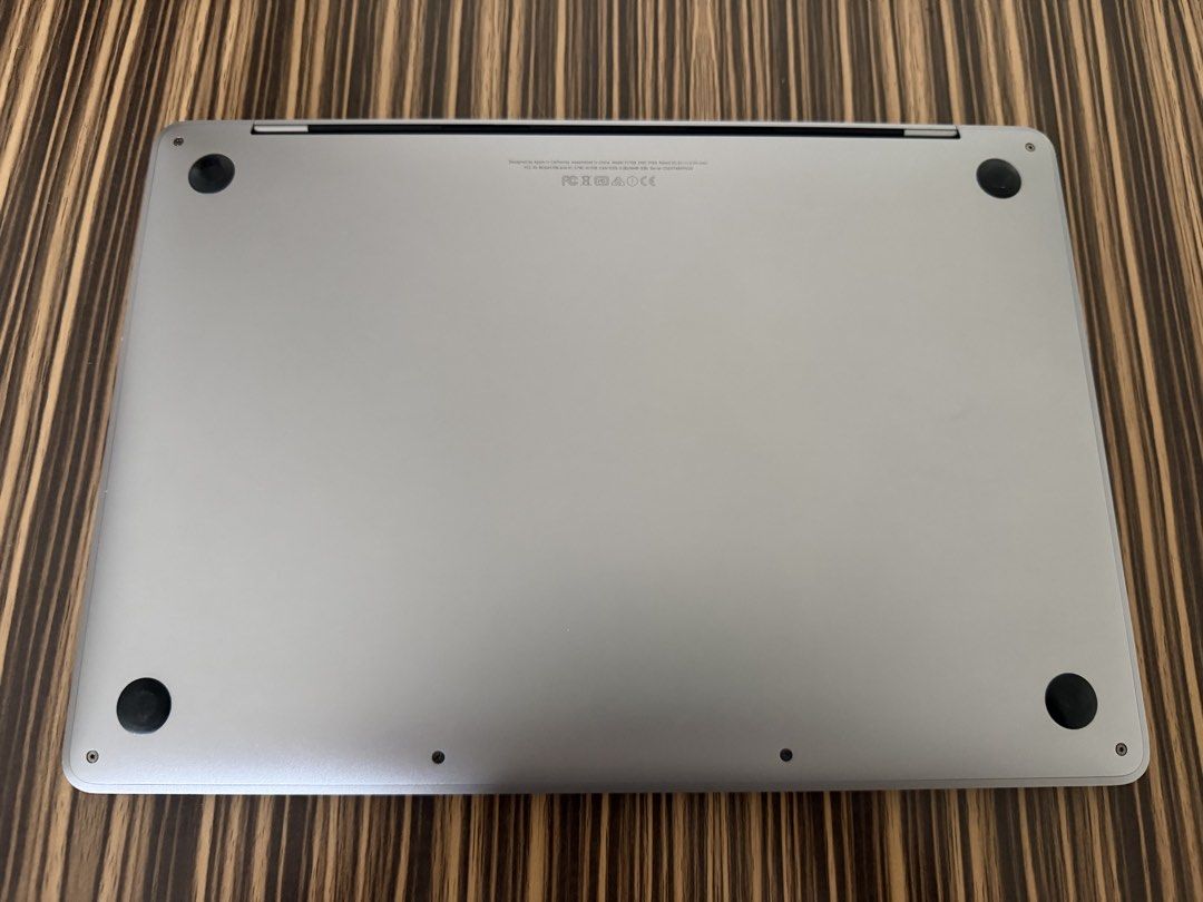 Apple MacBook Pro 13in 2017 - Silver412338506926008321