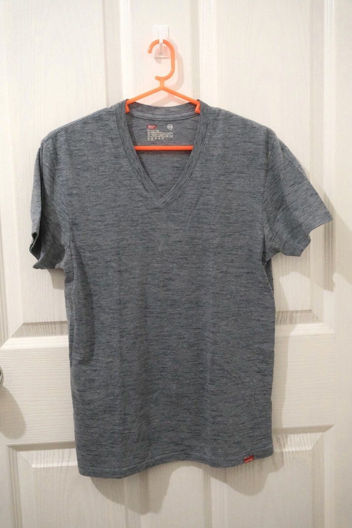 Bench Basic Gray V-Neck Shirt (XS) (Category: Tshirts & Polo Shirts ) located in Santa Rosa. Submitted by radarr (Listing ID 1425746805, Image 1). Description: Size on tag: XS Dimensions: Length (in): 22.5 Width (in): 16.5 Shoulders (in): 16 - Bench Basic Gray V-Neck Shirt (XS) - Classic V-neck design - Versatile gray color - Made with a blend of cotton and polyester - Perfect for everyday wear.