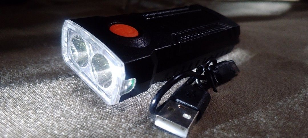 Bike Light with USB Charging (Category: Bicycles) located in Dasmarinas. Submitted by larkenolivar.712 (Listing ID 1425750003, Image 1). Description: Cyclist Headlight ‎ ‎Mag-bike ng ligtas at malinaw, kahit gabi o maulap! ‎ ‎• Waterproof – Hindi apektado ng ulan ‎• Magaan na strap design – Madaling I set up sa handlebar ng bike ‎• 3 lighting modes – High / Low / Flash para sa iba't ibang sitwasyon ‎• Long battery life – Hanggang 6 na oras Ang ka