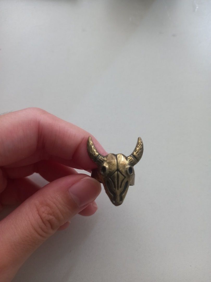 Brass Ring (Category: Accessory Holder, Box & Organizers) located in Quezon City. Submitted by the-find (Listing ID 1425733668, Image 2). Description: Brass colored ring. Great Condition..