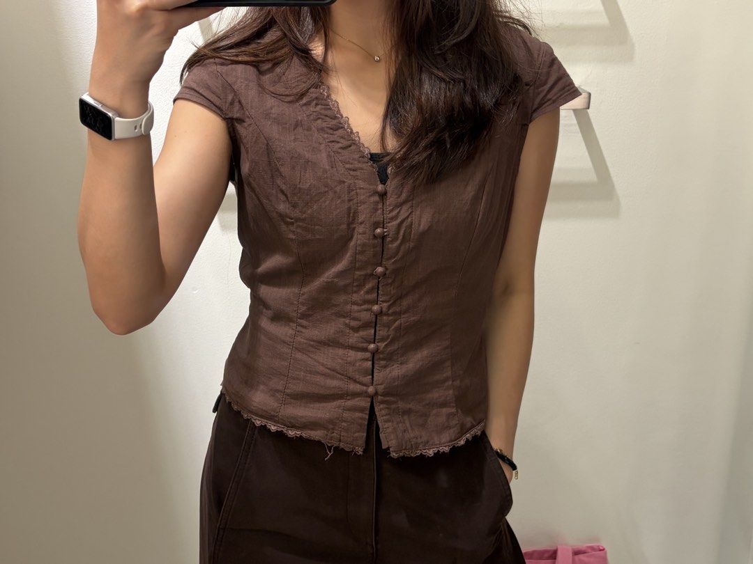 Brown lace linen top (Category: Blouses) located in Quezon City. Submitted by declutteringgn (Listing ID 1425695734, Image 1). Description: Only used twice Really nice. Just doesnt fit me that well cos i have a small buuust.