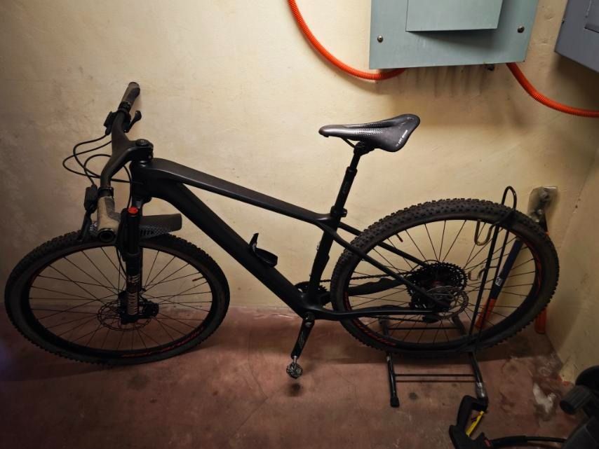 CARBON FIBER MOUNTAIN BIKE (Category: Bicycles) located in Manila. Submitted by eantonio1234 (Listing ID 1425714313, Image 1). Description: Carbon Fiber Mountain Bike Lightweight Frame: Brand Tanke, T800 Carbon Fiber, Wheel size 29 BOOST Front Fork: VIVIMAX 32, 29 inch, BOOST, 110 mm axlewidth Wheel Hub: Brand Tanke, Carbon Fiber, Boost, 6 pawls 72 clicks, 32H 148 Seatpost: UNO suspension Shock absorber ultralight Rear Derailler: Deore SLX Long C
