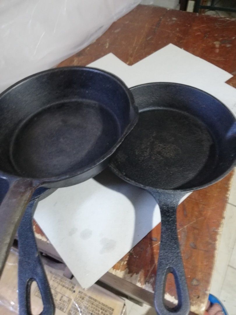 Cast iron skillet, 3 pcs (Category: Cookware & Accessories) located in Paranaque City. Submitted by 4thestate.surplusan (Listing ID 1425671967, Image 3). Description: Bundle, 3pcs 1.7k. See photos.