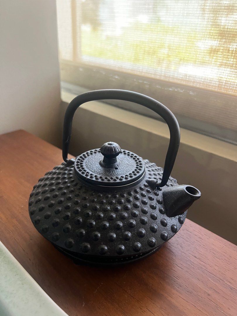 Cast Iron Teapot with Infuser (Category: Coffee & Tea Tableware) located in Taguig. Submitted by lesligallardoe (Listing ID 1425669318, Image 1). Description: .